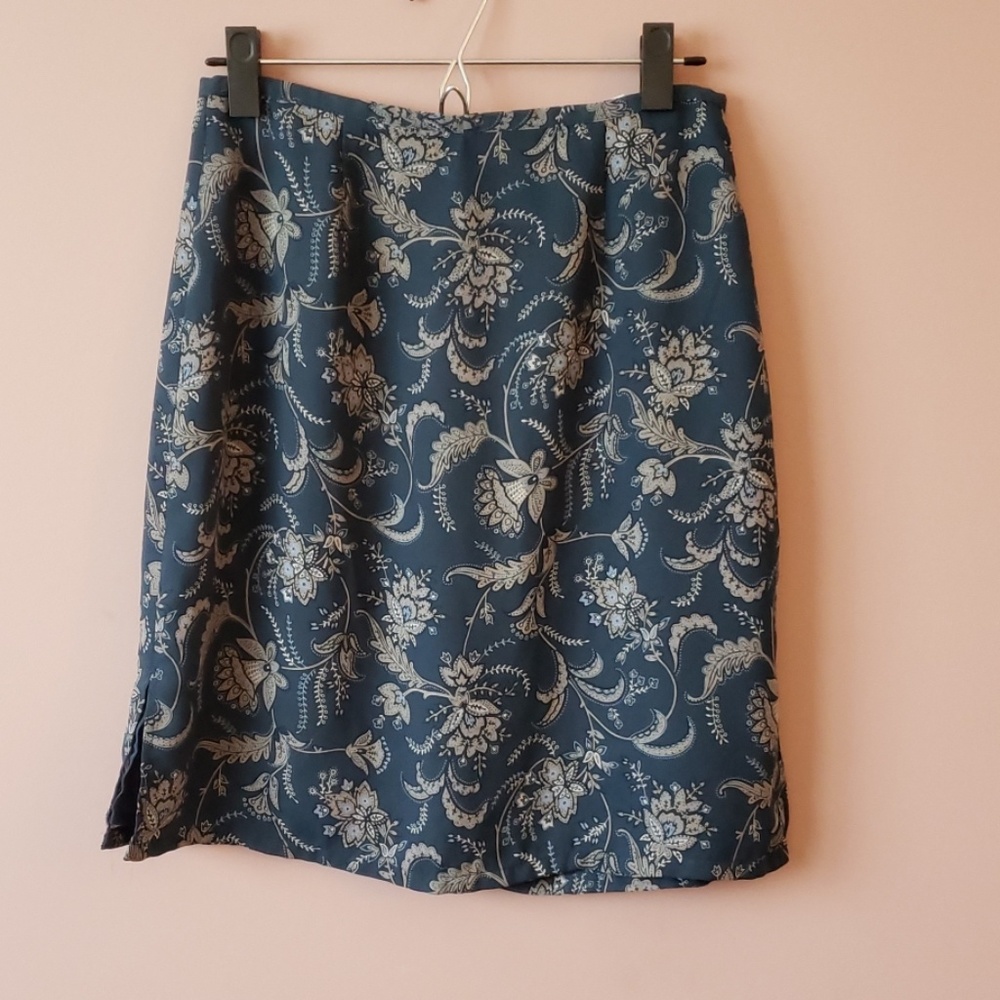 Old navy blue size 6 skirt